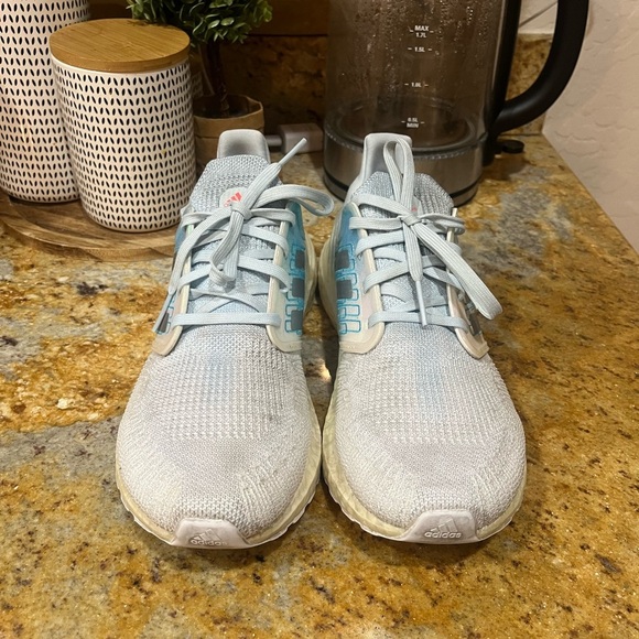 Adidas Ultraboost PrimeBlue size 9 - Picture 2 of 8